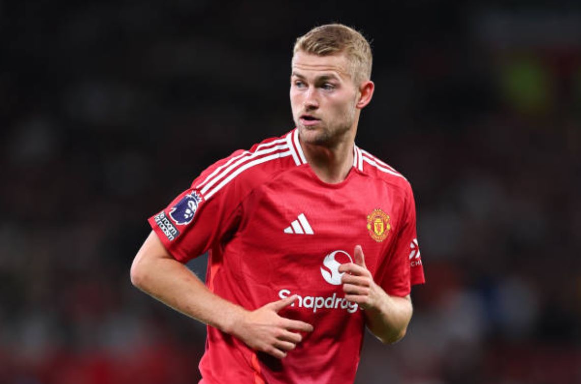 De Ligt khiến Ten Hag đau đầu.